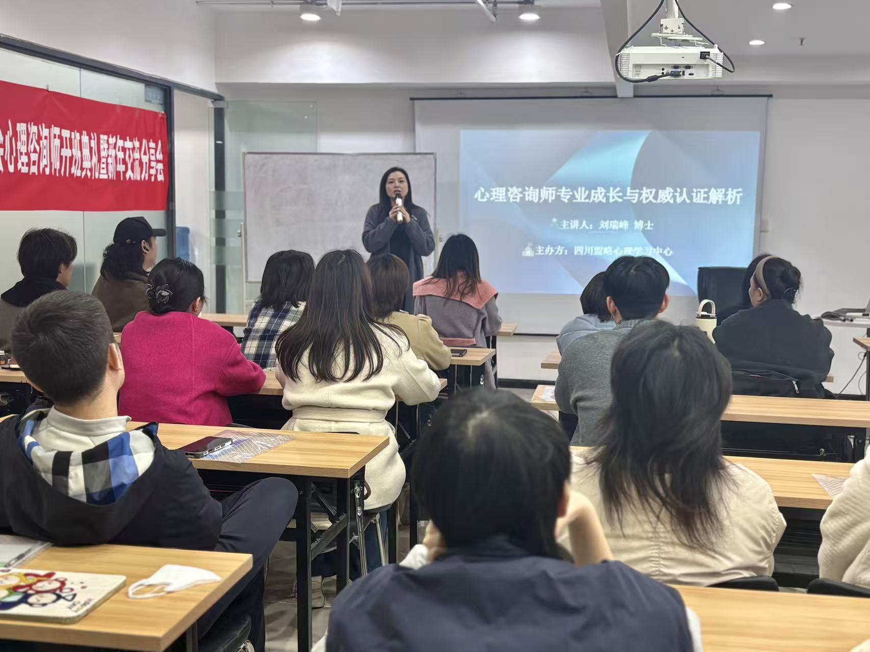 682ba8ac2ca3918ee49110a2e26a1640.jpg 682ba8ac2ca3918ee49110a2e26a1640.jpg